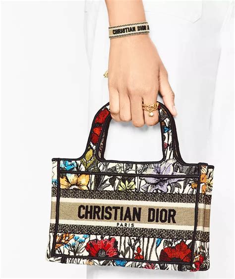 sac christian dior 2021|dior designer tote bag.